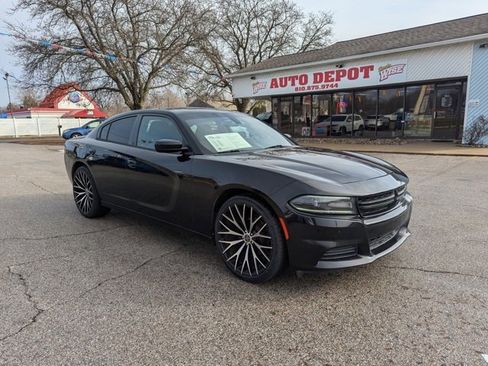 Used 2018 Dodge Charger SXT image 1