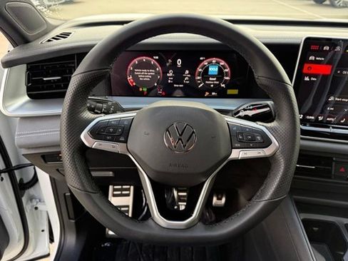 New 2026 Volkswagen Tiguan SE R-Line FWD image 15