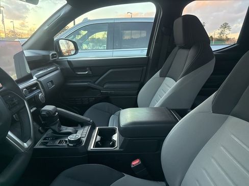 Used 2025 Toyota Tacoma TRD Off-Road image 12