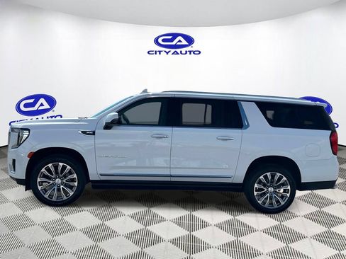 Used 2021 GMC Yukon XL Denali w/ Denali Premium Package AWD/4WD image 7