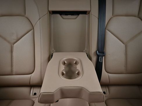 Certified 2025 Porsche Macan AWD/4WD image 21