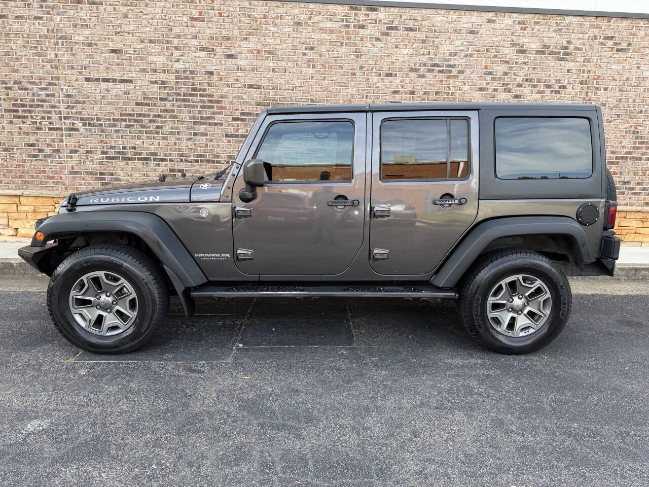 Used 2017 Jeep Wrangler Unlimited Rubicon w/ Cold Weather Group AWD/4WD image 2