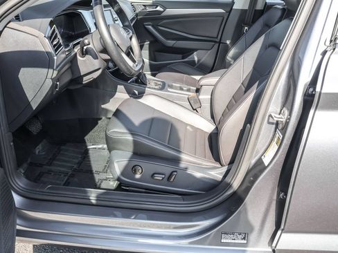 Used 2024 Volkswagen Jetta SE FWD image 16