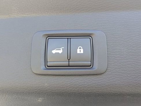 Used 2024 Mitsubishi Outlander SE image 13