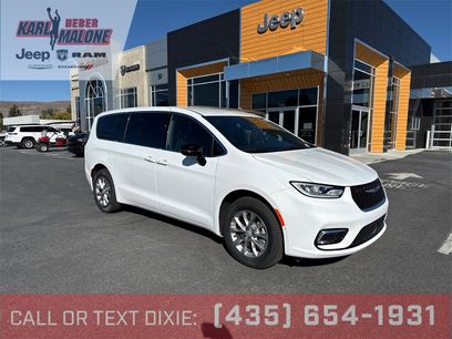 New 2026 Chrysler Pacifica Select