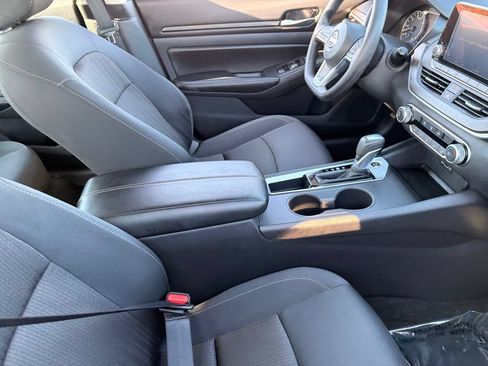 Certified 2025 Nissan Altima 2.5 SV FWD image 12
