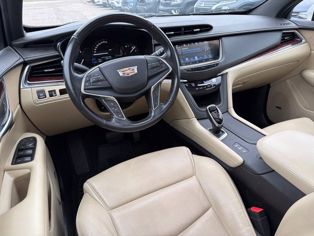Used 2018 Cadillac XT5 Luxury w/ Driver Awareness Package AWD/4WD image 10