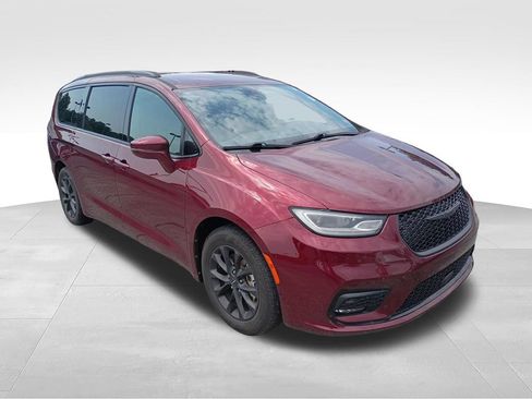 Used 2021 Chrysler Pacifica Touring w/ S Appearance Package FWD image 3