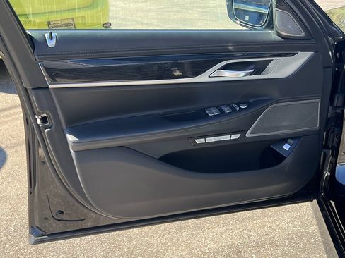 Used 2018 BMW 750i xDrive 750i xDrive image 9