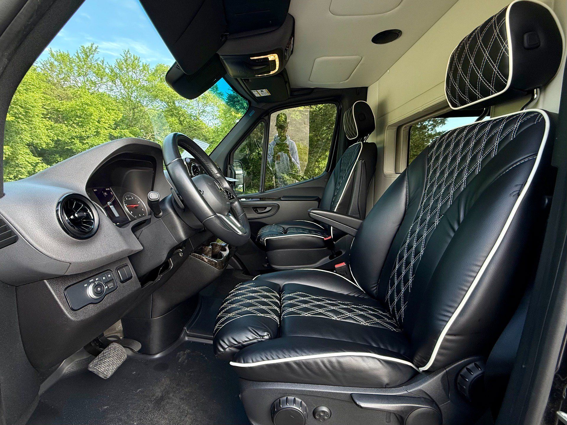 Used 2022 Mercedes-Benz Sprinter 2500 w/ Parking Package image 9