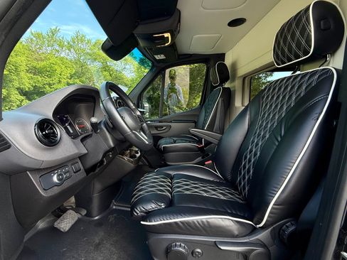 Used 2022 Mercedes-Benz Sprinter 2500 w/ Parking Package image 9