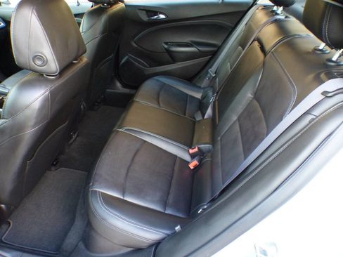 Used 2017 Chevrolet Cruze Premier image 19