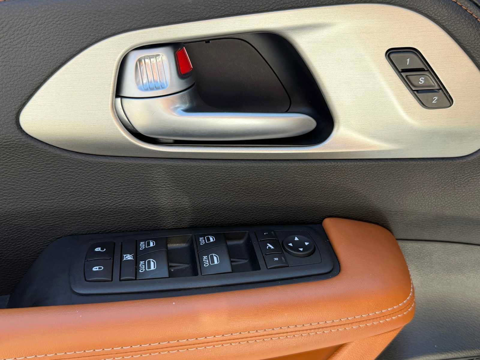 Used 2024 Chrysler Pacifica Pinnacle AWD/4WD image 14