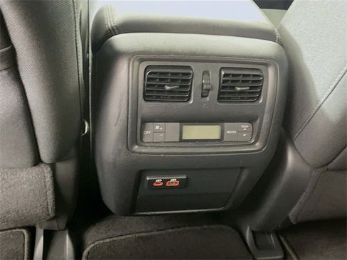 Used 2020 Nissan Pathfinder S image 24