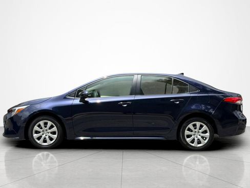 Used 2025 Toyota Corolla LE FWD image 2