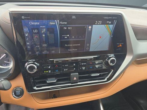 Used 2022 Toyota Highlander Platinum image 25