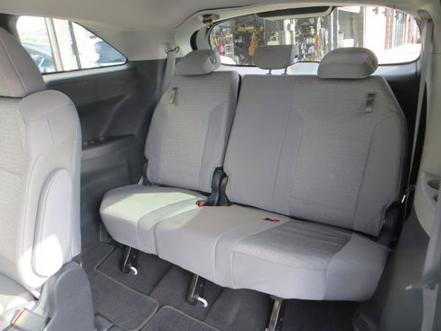 Used 2025 Toyota Sienna LE image 24