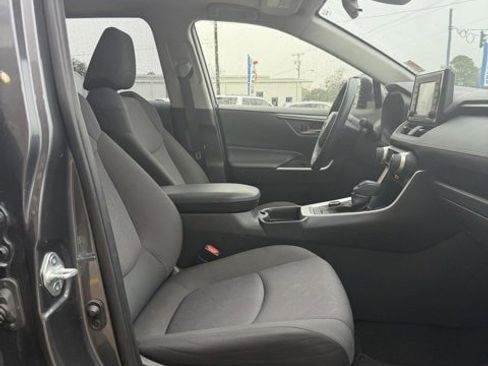 Used 2020 Toyota RAV4 XLE image 9