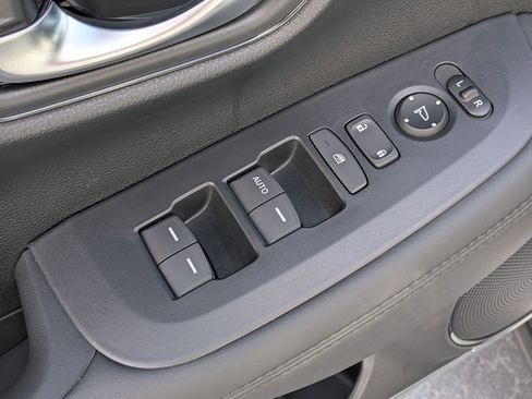 New 2026 Honda HR-V LX image 13