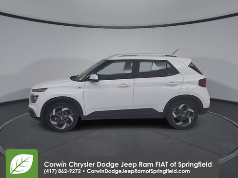 Used 2025 Hyundai Venue SEL FWD image 9