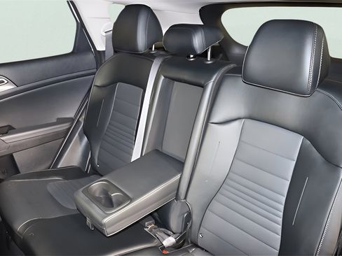 Used 2024 Kia Sportage SX image 12