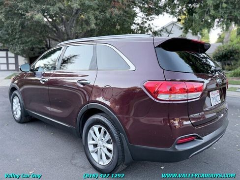 Used 2017 Kia Sorento FWD image 8