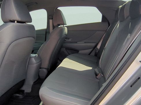 Used 2023 Hyundai Elantra SEL w/ Convenience Package image 9