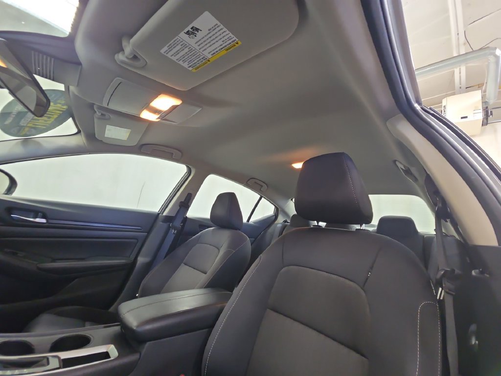 Used 2025 Nissan Altima 2.5 SV FWD image 25