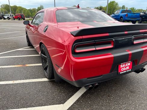 Used 2017 Dodge Challenger SRT Hellcat RWD image 10