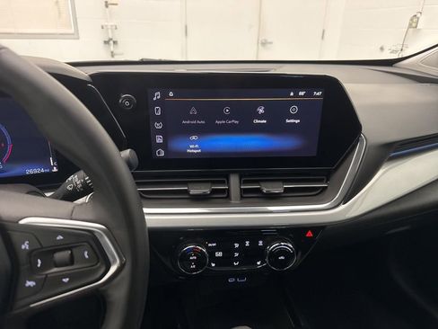 Used 2025 Chevrolet Trax LT w/ LT Convenience Package FWD image 15