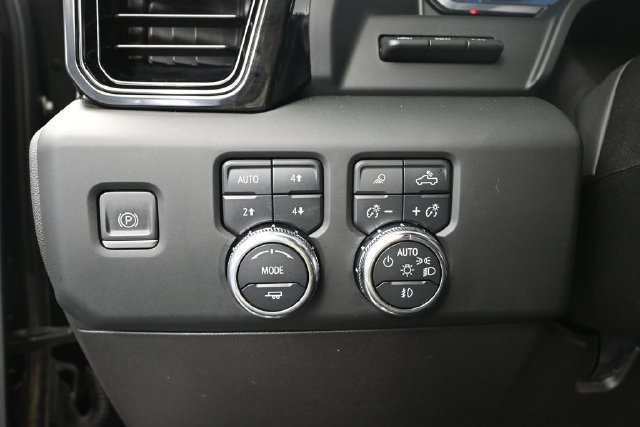 Used 2024 GMC Sierra 2500 AT4 w/ Technology Package AWD/4WD image 24