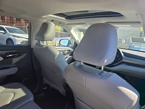 Used 2023 Toyota Highlander Limited image 15