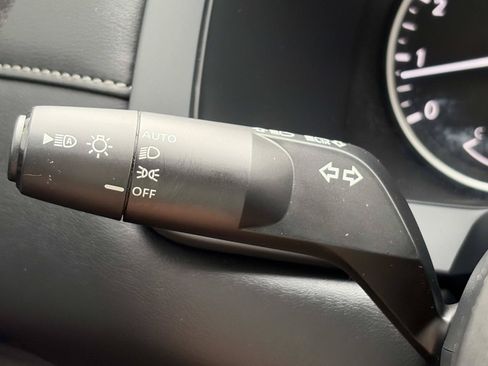 Used 2024 Nissan Pathfinder S AWD/4WD image 24