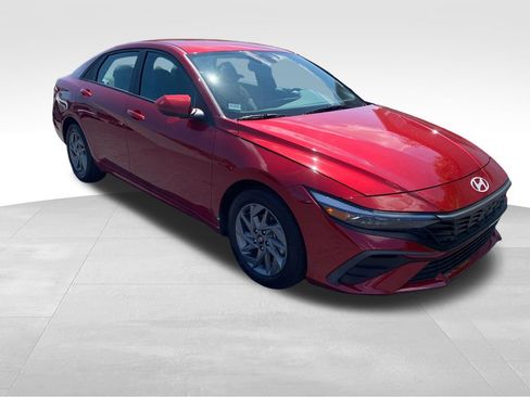 Used 2024 Hyundai Elantra SEL FWD image 7