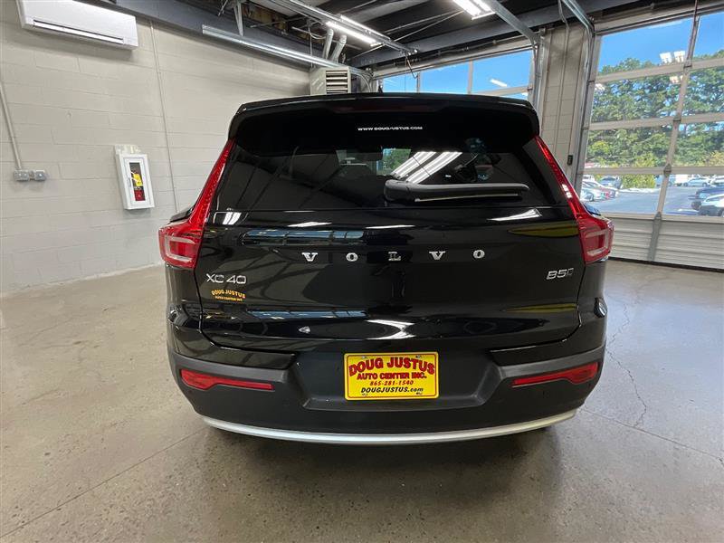 Used 2023 Volvo XC40 B5 Core AWD/4WD image 4
