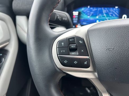 Used 2025 Ford Explorer Active w/ Active Comfort Package image 15