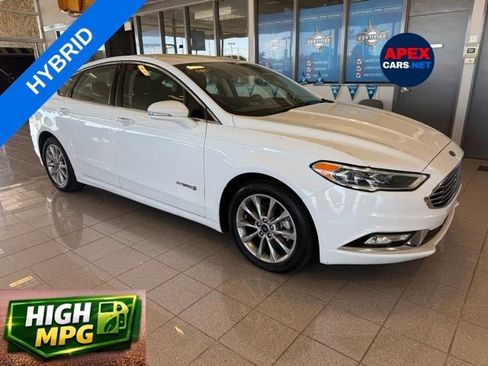 Used 2017 Ford Fusion SE w/ Equipment Group 602A FWD image 1