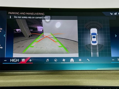 Used 2025 BMW 330i Sedan w/ Premium Package image 14