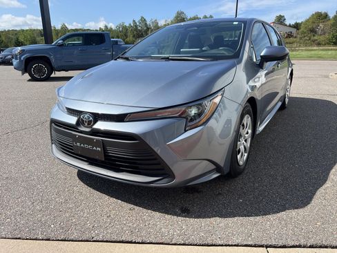Used 2025 Toyota Corolla LE FWD image 9
