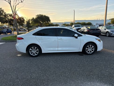 Used 2020 Toyota Corolla LE FWD image 4