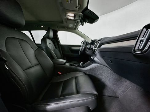 Used 2025 Volvo XC40 B5 Plus AWD/4WD image 33