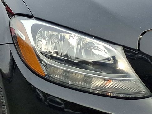 Used 2018 Mercedes-Benz C 300 4MATIC Sedan image 9