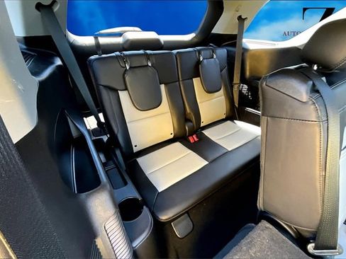 Certified 2022 Ford Explorer XLT w/ Equipment Group 202A image 28