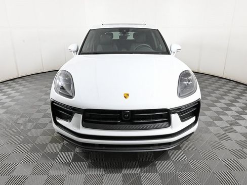 Certified 2025 Porsche Macan AWD image 37