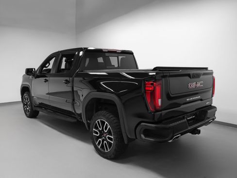 Used 2024 GMC Sierra 1500 AT4 w/ AT4 Carbonpro Edition AWD/4WD image 3
