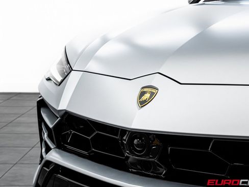Used 2019 Lamborghini Urus image 9