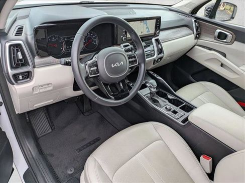 Used 2022 Kia Sorento EX w/ Panoramic Sunroof Package image 10