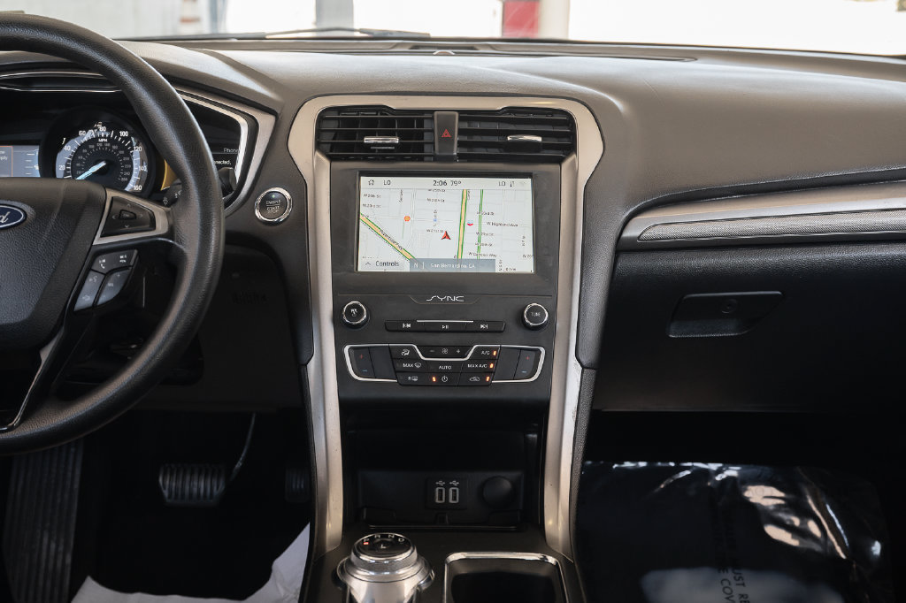 Used 2020 Ford Fusion SE FWD image 30
