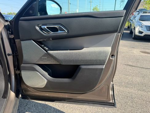 Used 2019 Land Rover Range Rover Velar R-Dynamic SE AWD/4WD image 28