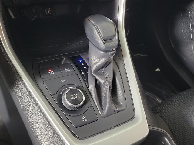 Used 2025 Toyota RAV4 LE AWD/4WD image 30